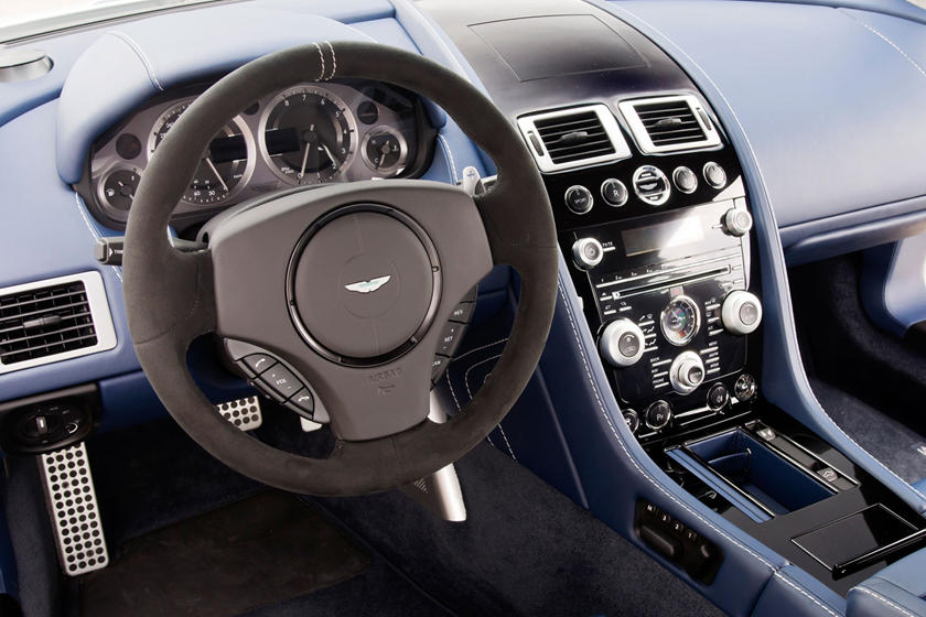 Featured image of post Aston Martin Vantage 2011 Interior